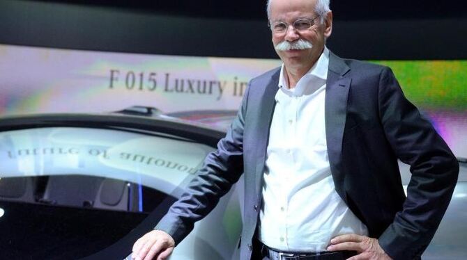 Daimler-Chef Zetsche sieht bei der Technik kaum Hindernisse. Die rechtlichen und ethischen Rahmenbedingungen fehlen allerding