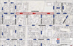 Auf Umwegen zum Ziel: Die Charlotten- straße wird künftig geteilt. An der  Einmündung zur Urbanstraße  müssen Autofahrer abbiege