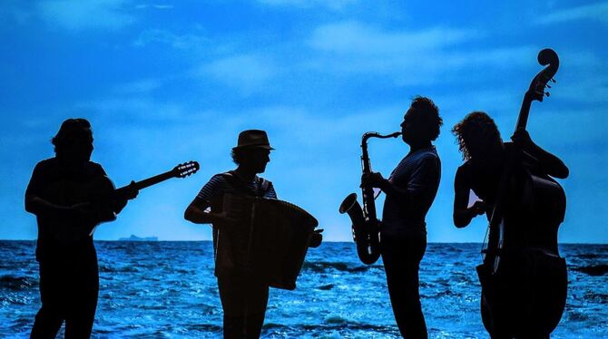 Das Programm »Mare« von Quadro Nuevo beinhaltet musikalische  Juwelen, die an den sonnigen Süden erinnern. FOTO: QUADRO NUEVO