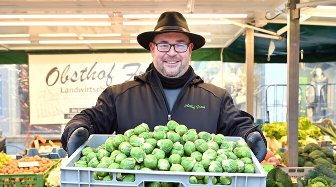 Martin Frech weiß: Bei Rosenkohl fördert der Frost den Genuss. Minusgrade geben dem Gemüse seine sanfte Süße. FOTOS: PIETH