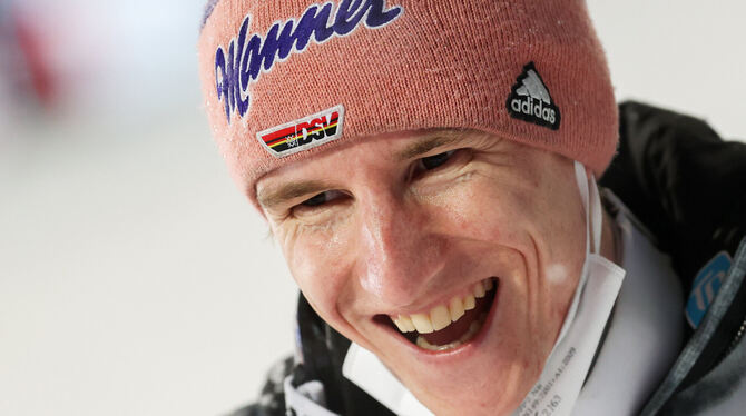 Fast entspannt beim Tourneestart: Karl Geiger, einer der Favoriten in Oberstdorf. FOTO: WALGRAM/WITTERS