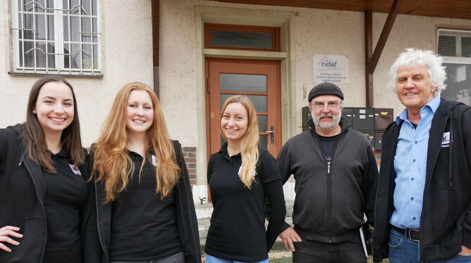 Sie bringen junge Menschen wieder zurück an die Schule oder auf ihren Weg ins Leben, von links Gina Schimanski, Stefanie Senska,