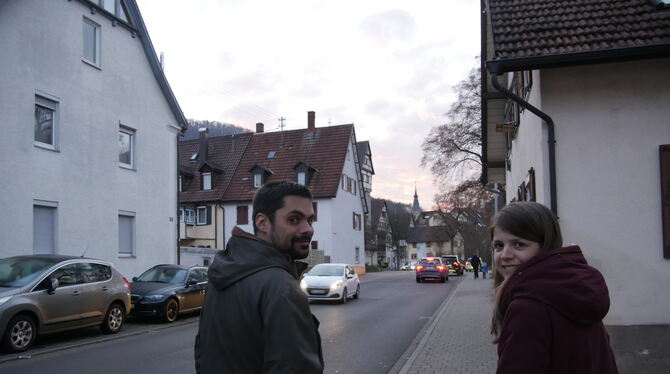 Kolja Kaspczyk und Corina Schneider sind die Gesichter der Mobilen Jugendarbeit in Bad Urach. Hier sind die Streetworker gerade