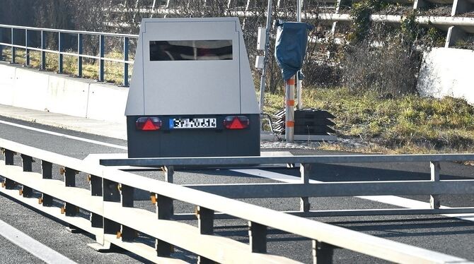 Blitzer, wie dieser, sind jetzt in Tübingen aufgestellt und kontrollieren so die neuen Tempolimits.