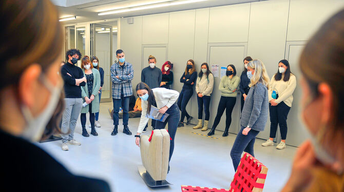 Projekt an der Stuttgarter Hochschule für Technik: Studierende haben aus alten Möbeln neue gezimmert.  FOTO: KOVALENKO/LICHTGUT