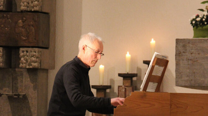 Alfred Gross trat in der Konzertreihe Taste und Ton in der katholischen Kirche im Storlach auf.  FOTO: VARADY