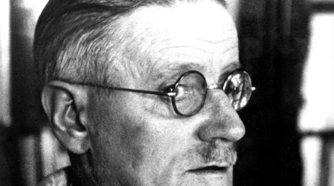 Der irische Schriftsteller James Joyce im Jahr 1937.  FOTO: JOSEF BREITENBACH/DPA