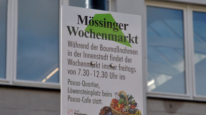 Eigentlich ist der Wochenmarkt nur vorübergehend auf dem Löwensteinplatz. Vielleicht bleibt er dauerhauft dort.  FOTO: MEYER