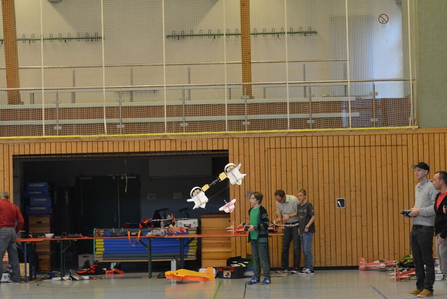 Modellflugclub Kirchentellinsfurt Indoor-Flugschau 2015