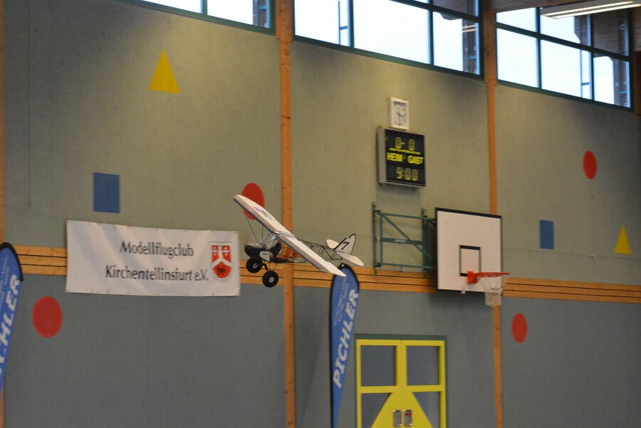 Modellflugclub Kirchentellinsfurt Indoor-Flugschau 2015