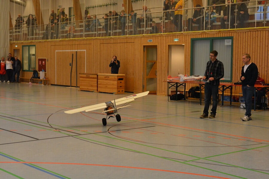 Modellflugclub Kirchentellinsfurt Indoor-Flugschau 2015