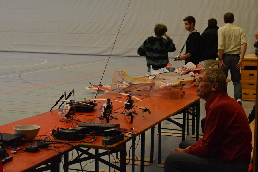 Modellflugclub Kirchentellinsfurt Indoor-Flugschau 2015