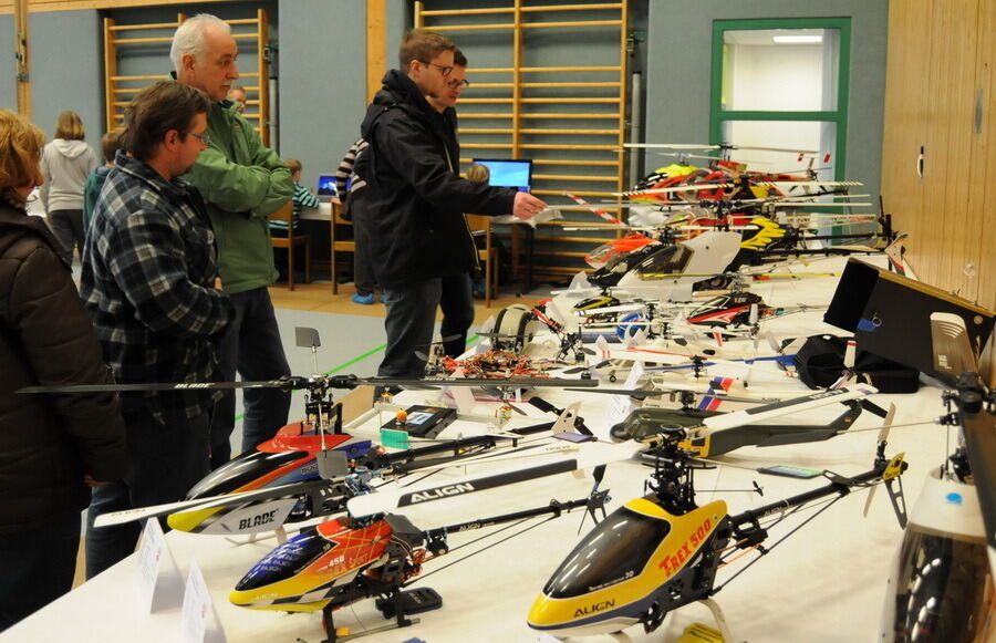 Modellflugclub Kirchentellinsfurt Indoor-Flugschau 2015