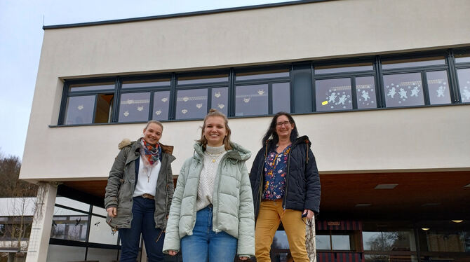 Julia Hiltawsky (Mitte) ist die neue Schulsozialarbeiterin in Gomadingen und Hohenstein. Über ihre Unterstützung freuen sich die