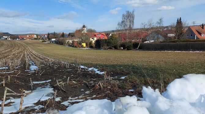 Das Baugebiet Schafäcker in Großengstingen schließt sich an Kirchstraße (hinten)und Churstraße (rechts) an.