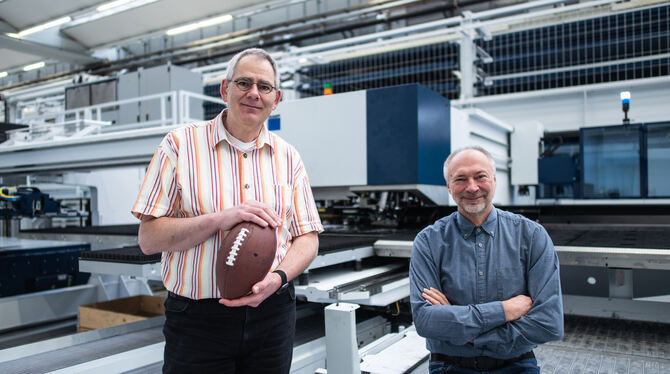 Hans-Jörg Schmid (links) und Roman Schwarz von der Firma Trumpf. FOTO: TRUMPF