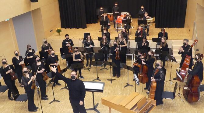 Ausgefallen, verschoben und jetzt gestreamt: Das Symphonieorchester der Musikschule Pliezhausen gab mit seinen 40 Musikerinnen u