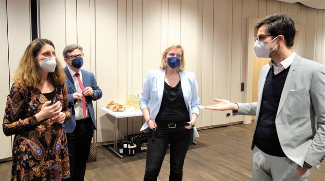 Der Freiburger Oberbürgermeister Martin Horn (rechts) war Hauptredner beim Jahresempfang der  Tübinger SPD. FOTO: STRAUB