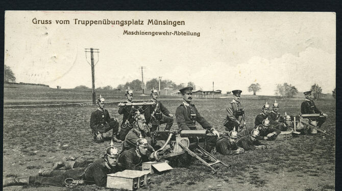 Maschinengewehr-Abteilung bei einer Schießübung auf dem Truppenübungsplatz Münsingen um das Jahr 1913. FOTO: KREISARCHIV