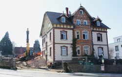 Das Wohnhaus in der Steinenbergstraße steht nicht unter Denkmalschutz. Derzeit wird neben dem Haus gebuddelt. FOTO: MÜLLER