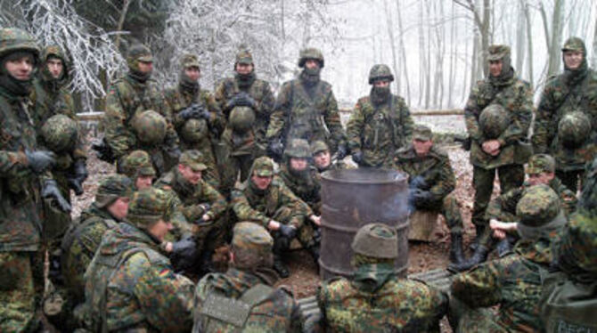 Dezember 2004: die letzte Schießübung auf dem Truppenübungsplatz. Im vergangenen Jahr räumte die Bundeswehr auf.
FOTO: BAIER