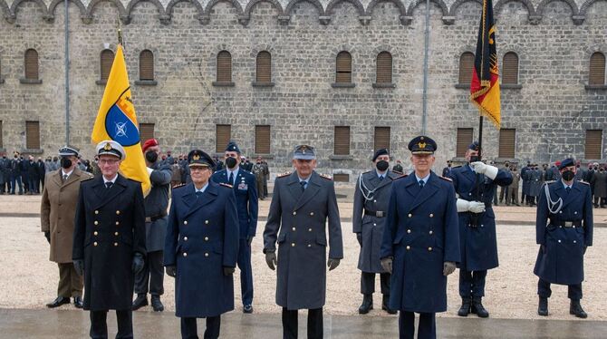 Kommandoübergabe mit Großem Zapfenstreich in Ulm