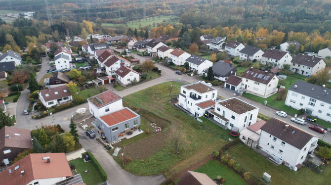 In dieser Baulücke in Sondelfingen sollen zwei Mehrfamilienhäuser entstehen. Infos dazu gibt’s am 24. März. FOTO: STADT REUTLING