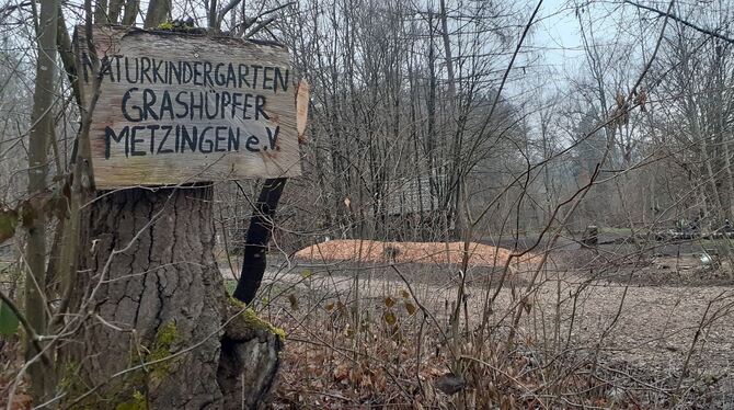 Der Naturkindergarten »Grashüpfer« liegt am Metzinger Waldrand nah beim Auchtertfriedhof.  FOTO: PFISTERER