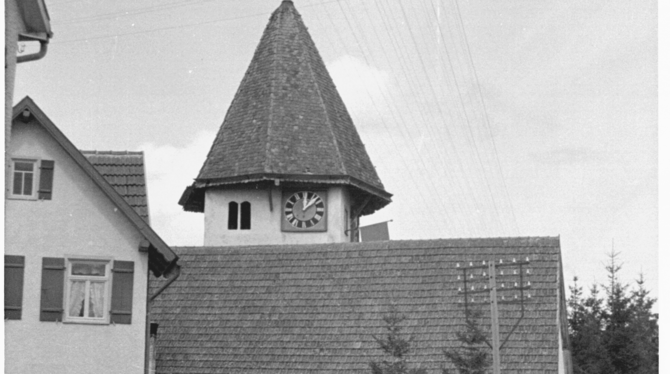 Fast gar nichts wissen Stadtarchivar Roland Brühl und Team über das hier abgebildete Gebäudeensemble mit Kirche. Ihre Vermutung: