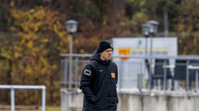 Verdienter Derby-Verlierer: Steven Trevallion und sein SV 03.  FOTO: DUDDEK/EIBNER