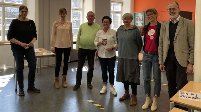 Dr. Ute Bruckinger, Marina Wiesend, Bruno Schüle, Nadja Lück, Friederike Hohloch, Mimi Böckmann und Richard Haug (von links) st