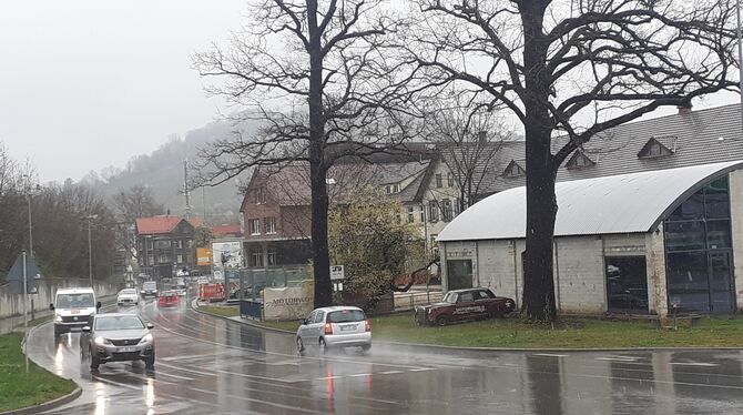 An der Tonnendachhalle und den alten Eichen vorbei auf einer neuen Brücke über den Ermskanal und weiter bis zur Motorworld soll