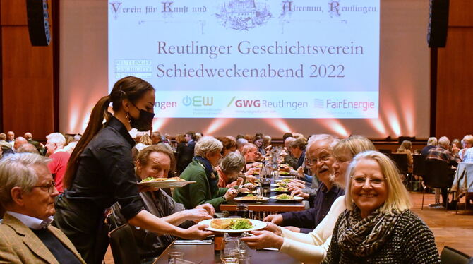 Ein Gericht mit langer Reutlinger Tradition: Schiedwecken, die es in der Stadthalle auch in einer vegetarischen Variante gab.