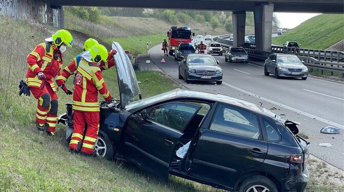 Einsatz der Feuerwehr Metzingen auf der B312 bei Metzingen.