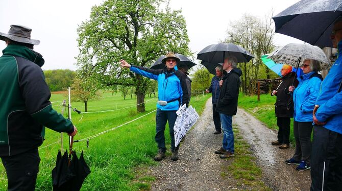 Ulrich Schroefel, Kreisfachberater für Obst- und Gartenbau, wies auf die Probleme beim Obstanbau hin. FOTO: LEISTER