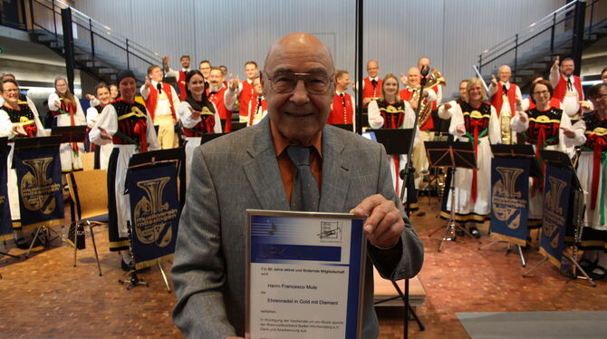 In Sizilien aufgewachsen und nach Mössingen gekommen: Francesco Mule ist 60 Jahre Mitglied im Musikverein.  FOTO: STURM