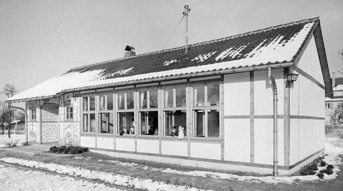 Im Stadtarchiv vermutet man, dass diese Aufnahme von 1952 einen Kindergarten zeigt. Fragt sich bloß, um welchen es sich handelt.