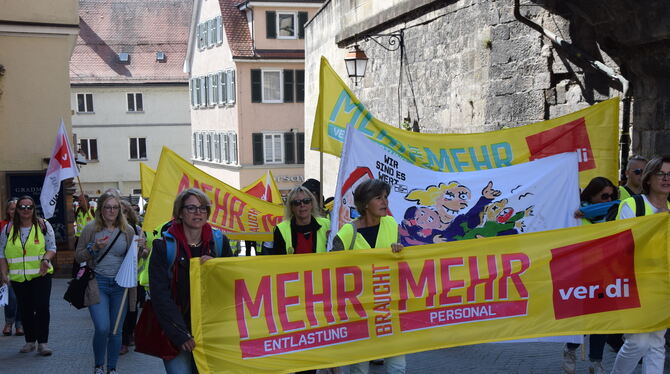 Auch in Tübingen streikten Beschäftigte im Sozial- und Erziehungsdienst.  FOTO: STÖHR