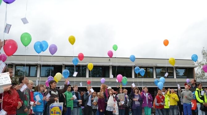 Mit den Schülerzahlen an der Eduard-Spranger-Schule verhält es sich wie mit den Luftballons, die den ersten Gemeinschaftsschüler