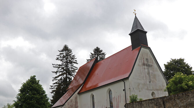 Die Kirche muss dringend saniert werden. Unter anderem braucht der Dachstuhl am Chor eine  Stabilisierung. Die Gesamtkosten werd