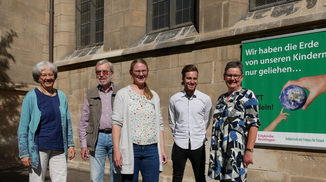 Sie engagieren sich zusammen, zum Teil schon seit vielen Jahren, für Klimaschutz in der evangelischen Kirche in Reutlingen, (von