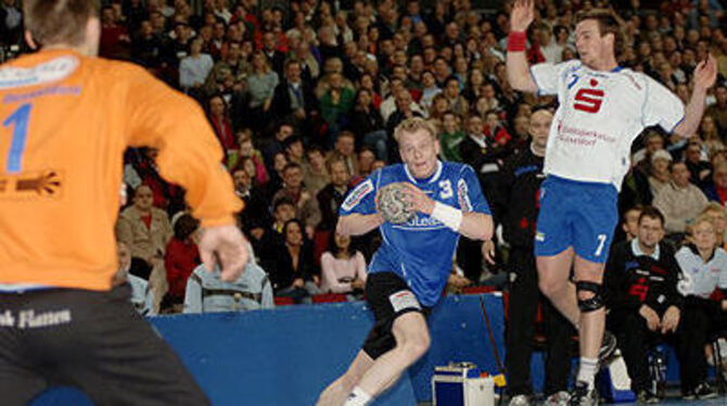 Im Aufwärtstrend: Alexander Trost. Rechts: Robert Runge (Düsseldorf).
FOTO: NIETHAMMER