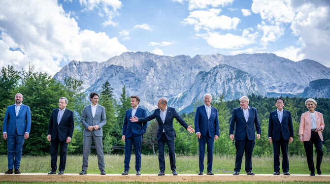 Familienfoto während des G-7-Gipfels auf Schloss Elmau: Charles Michel (von links), Präsident des Europäischen Rates, Mario Drag