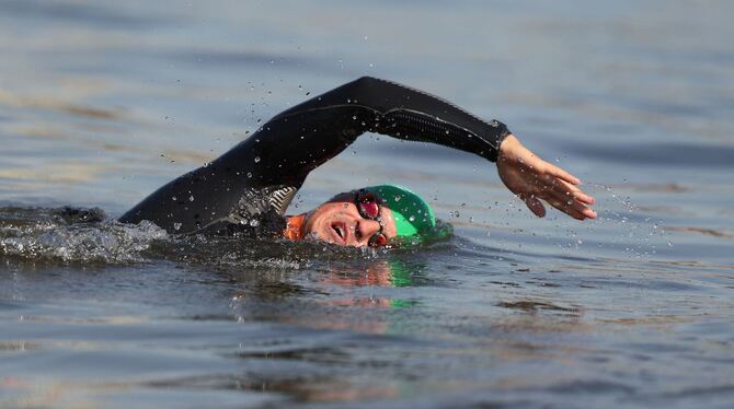 Langstreckenschwimmer Joseph Heß im Rhein