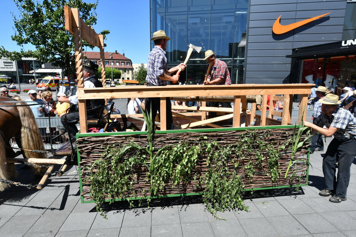 Holzhackerbuam fahren ins Outlet foto meyer7153