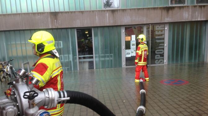 Die Öschhalle ist bei Starkregen ein »kritisches Objekt«, stand schon öfter unter Wasser. Deshalb erarbeiten Stadt, Feuerwehr un