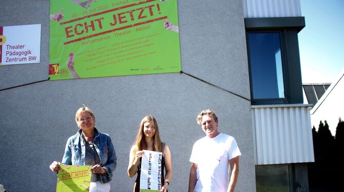 Monika Hunze, Praktikantin Lea Bandendistel und Andreas Hoffmann (von links) freuen sich auf das Festival. FOTO: SPIESS