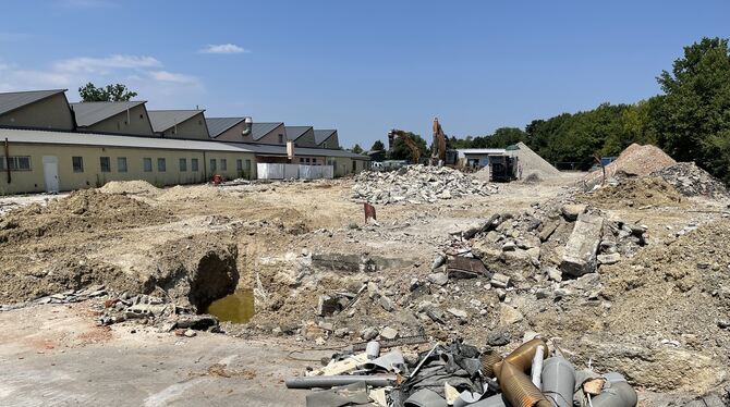 Noch laufen die Abrissarbeiten. Danach soll auf dem Schlayer-Areal an der Ecke Bismarck- und Uhlandstraße ein urbanes Quartier m