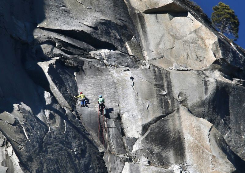 Extrem-Kletterer bezwingen Steilwand in Kalifornien