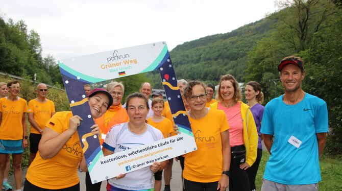 Erinnerungen an den Parkrun in Bad Urach, über die rege Teilnahme freut sich auch Bernd Weis (rechts) –  Mitläufer der ersten St